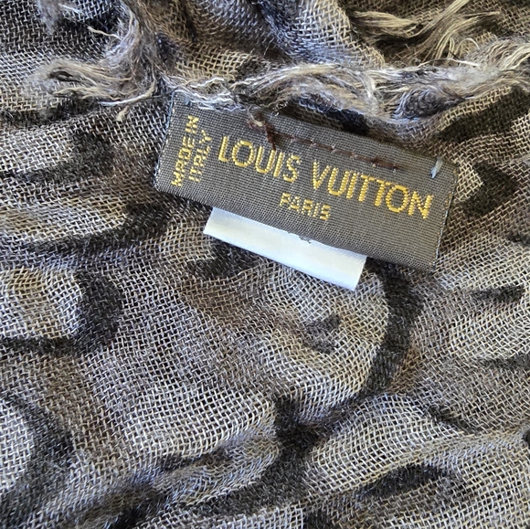 Like New Louis Vuitton Scarf Shawl - Picture 7 of 7